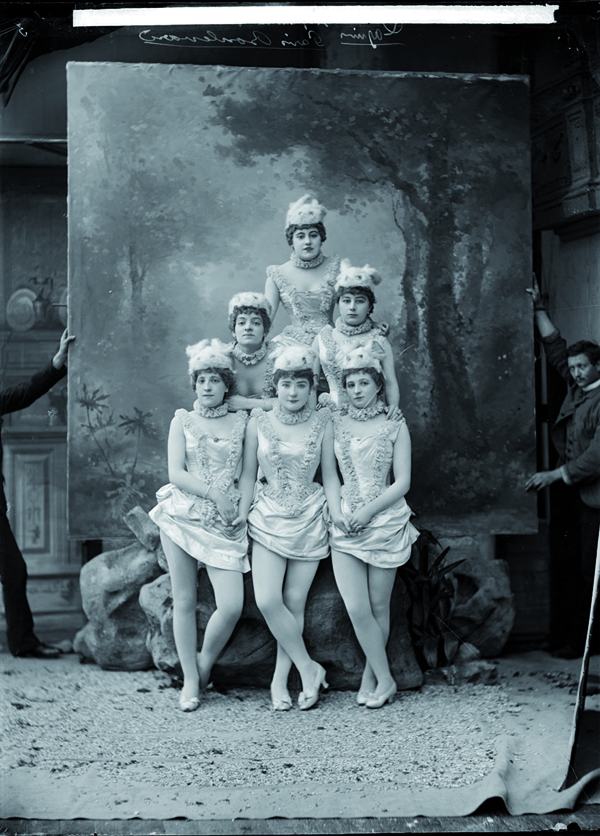 Photo by Felix Nadar of Actresses from the Paris Boulevard Revue, 1888