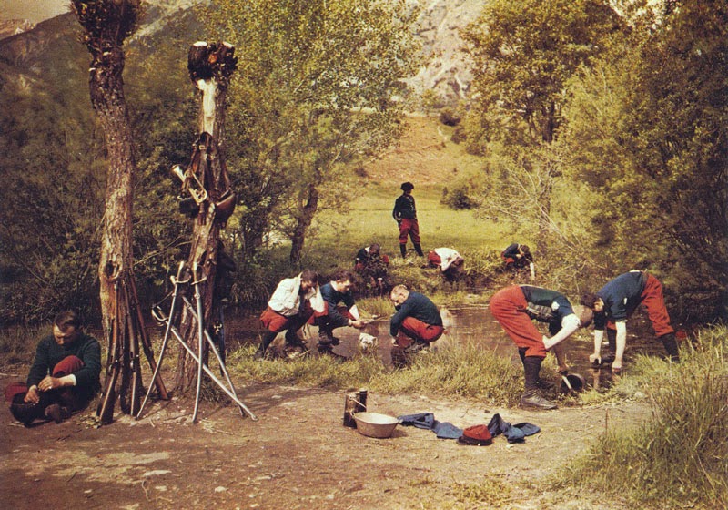 Color photograph of French soldiers resting, 1916